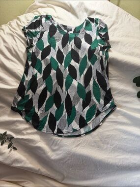 Alfani Short-Sleeve Leaf Pattern Tee in Green, Black & White